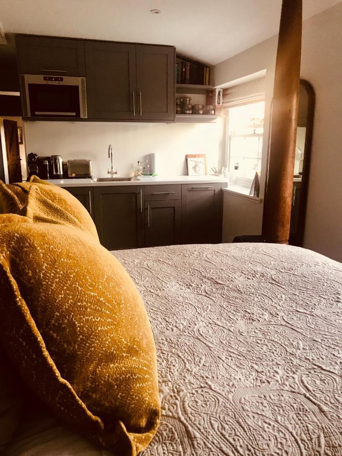 The Old Post Office Studio Apartment In A Beautiful Cotswold Village 시런세스터 외부 사진