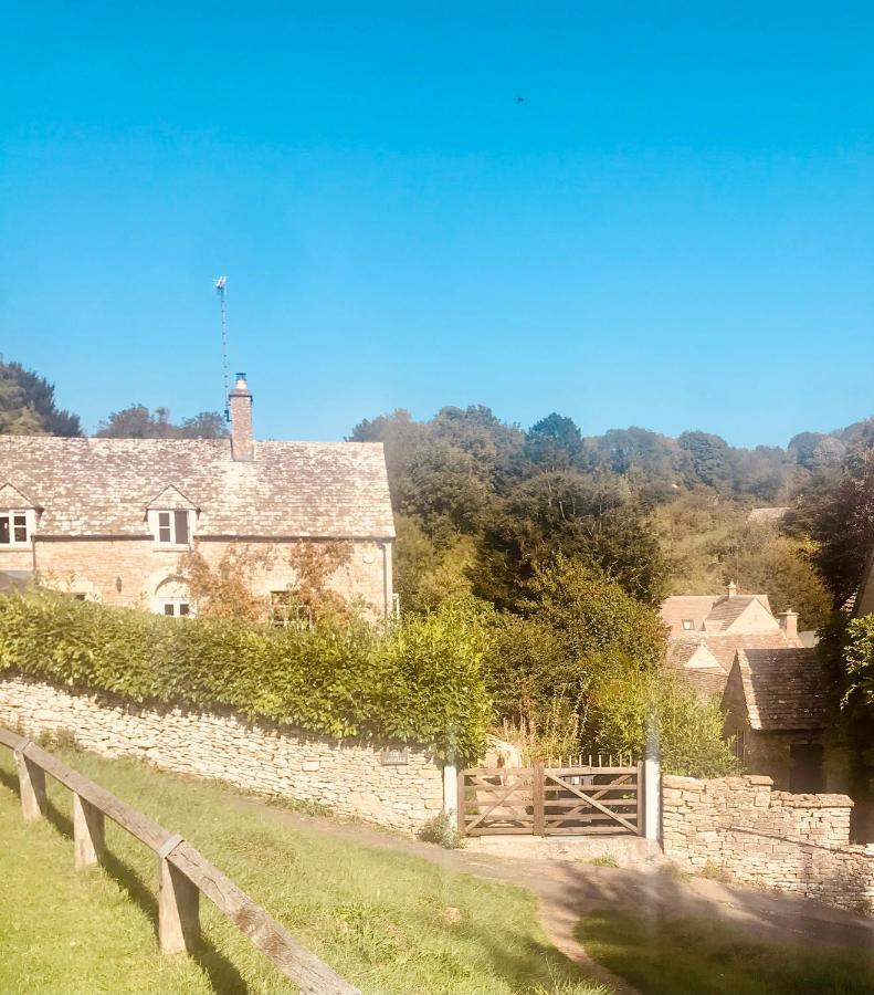 The Old Post Office Studio Apartment In A Beautiful Cotswold Village 시런세스터 외부 사진