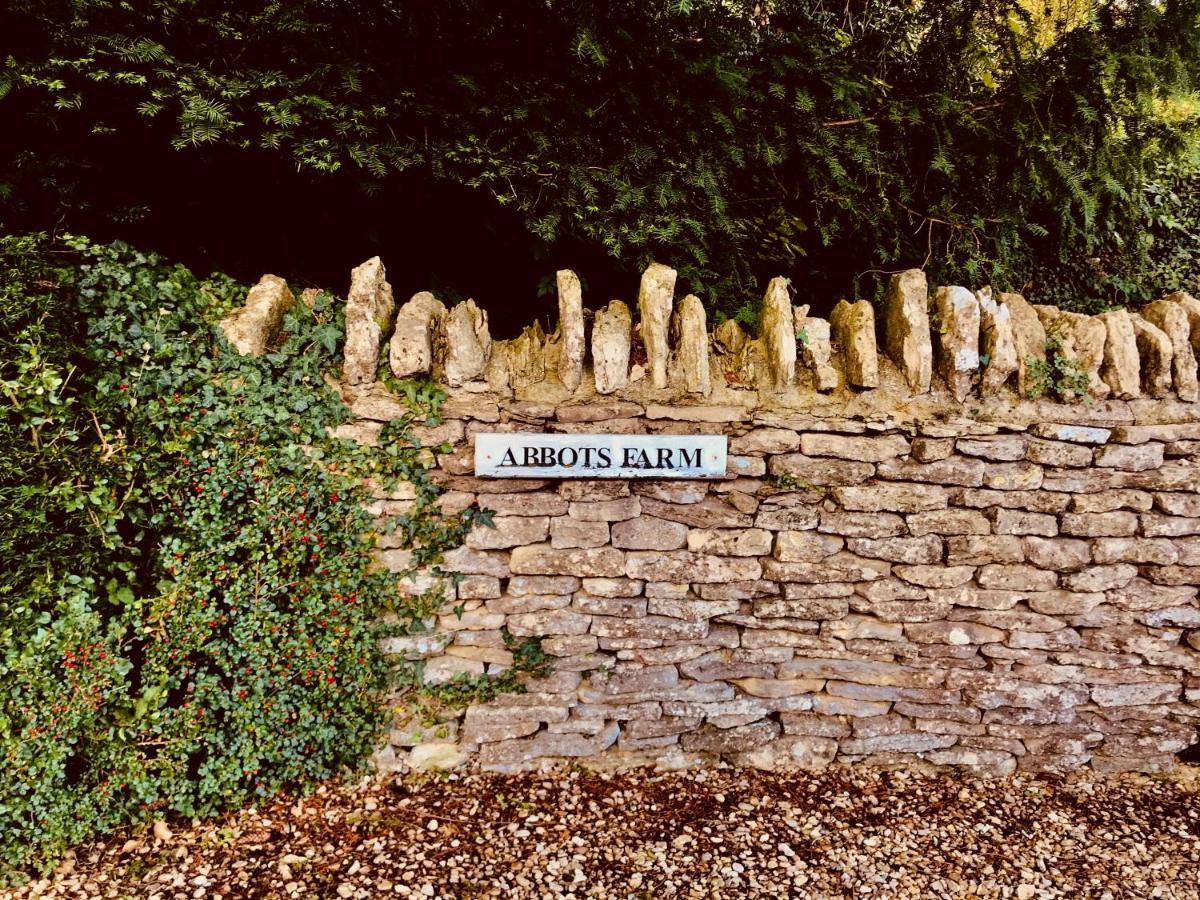 The Old Post Office Studio Apartment In A Beautiful Cotswold Village 시런세스터 외부 사진