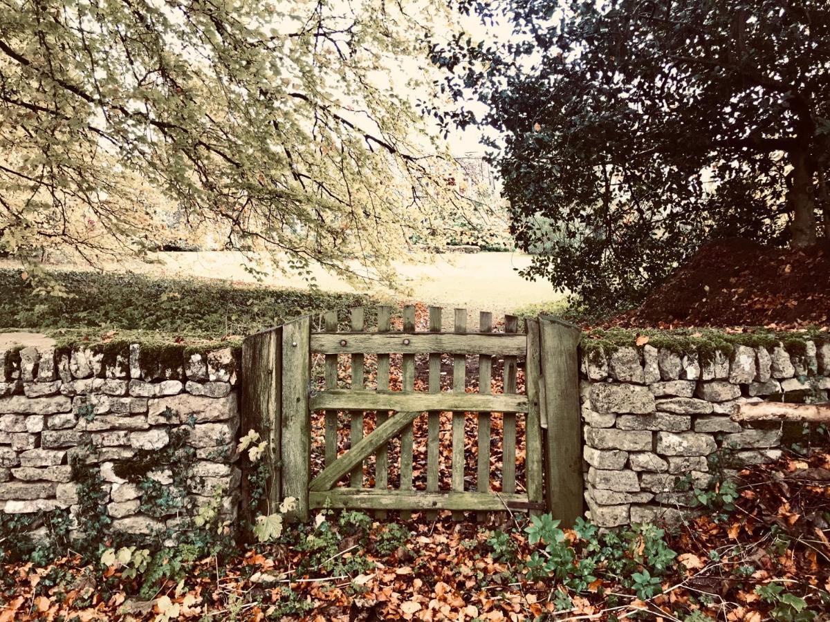 The Old Post Office Studio Apartment In A Beautiful Cotswold Village 시런세스터 외부 사진
