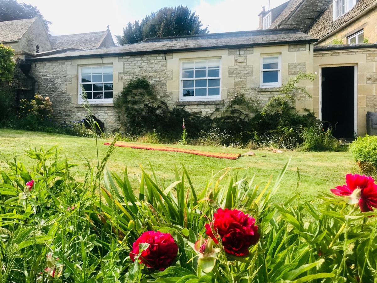 The Old Post Office Studio Apartment In A Beautiful Cotswold Village 시런세스터 외부 사진