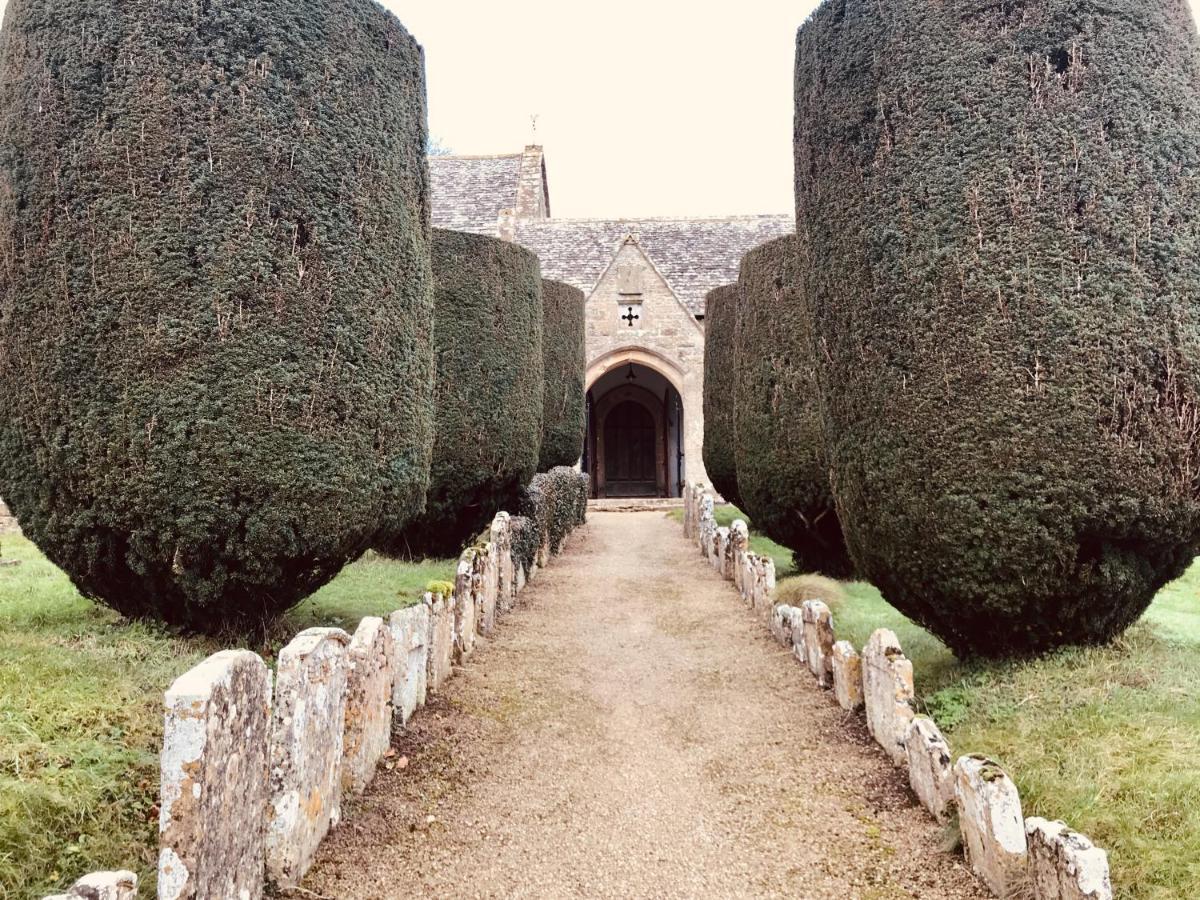 The Old Post Office Studio Apartment In A Beautiful Cotswold Village 시런세스터 외부 사진
