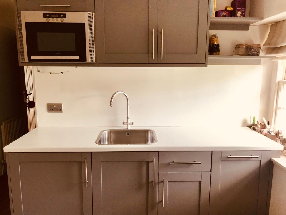 The Old Post Office Studio Apartment In A Beautiful Cotswold Village 시런세스터 외부 사진