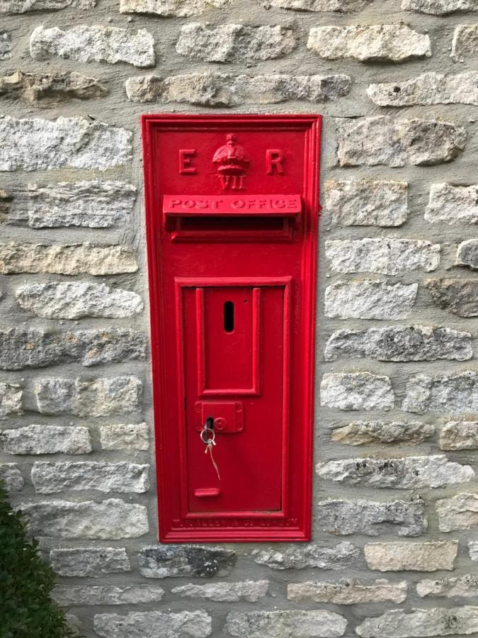 The Old Post Office Studio Apartment In A Beautiful Cotswold Village 시런세스터 외부 사진